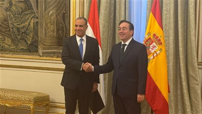 وزير الخارجية يبحث مع نظيره الأسبانى وقف إطلاق النار في غزة 