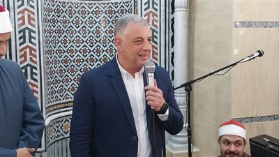 محافظ الإسماعيلية: المساجد حلقة وصل بين المسئولين والمواطنين 