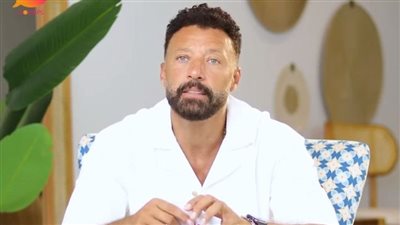 كريم فهمي هجاص شوية ونيللي كريم مثقفة، أحمد فهمي يكشف رأيه في زملائه (فيديو)