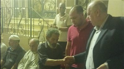 محافظ الدقهلية يقدم العزاء لأسرة ضحية انهيار سقف منزل بقرية كوم النور 