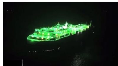 الحوثيون يحتفلون بالمولد النبوي على السفينة المحتجزة جلاكسي (صور)