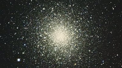 يبعد عن الأرض 55 ألف سنة ضوئية، رصد عنقود نجمي في سماء الإمارات