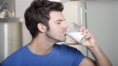 تفسير حلم شرب اللبن في المنام وعلاقته بالحصول على مال وفير 