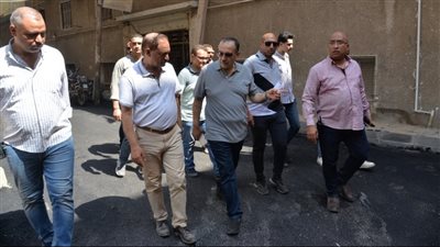 محافظ أسيوط يتفقد أعمال رصف الشوارع بحي شرق (صور) 