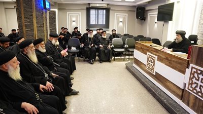  الأنبا فلوباتير يناقش ترتيبات الخدمة في إيبارشية أبوقرقاص