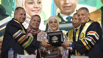 محافظ الإسماعيلية يشهد حفل تخرج طلاب الأكاديمية العربية للنقل البحرى (صور) 