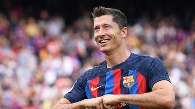 ليفاندوفسكي يثلج صدر برشلونة ويرد على أنباء إصابته