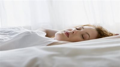 طبيب يدعو إلى عدم قياس النوم بعدد الساعات 