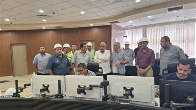 وزير الكهرباء في زيارة مفاجئة لمحطة غرب القاهرة البخارية 