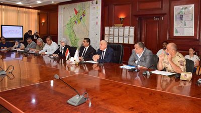 محافظ الأقصر يتابع ملفات التصالح وتقنين أراضي الدولة