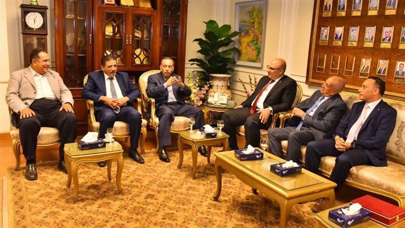 محافظ أسيوط يلتقي