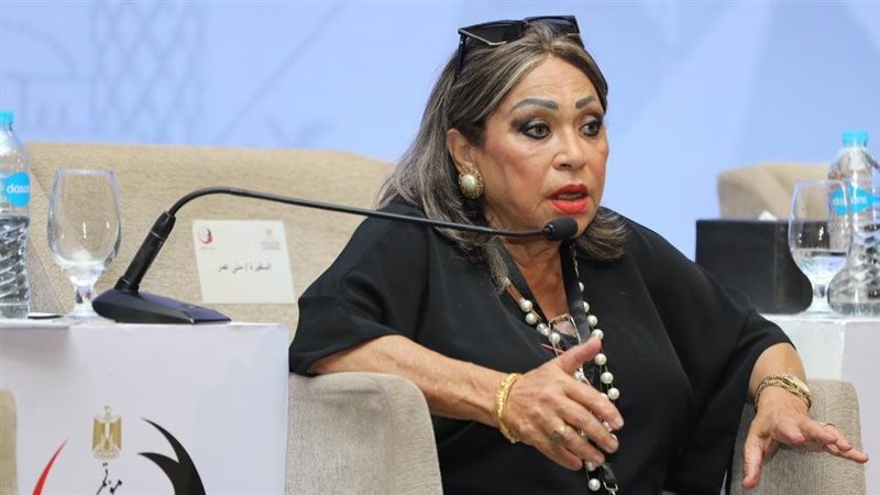 السفيرة منى عمر،