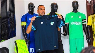 المصري بالزي الأخضر خلال مواجهة الهلال الليبي بالكونفدرالية (صور)