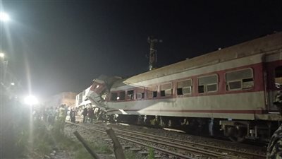 الأجهزة الأمنية تواصل البحث عن العالقين فى حادث تصادم قطاري الزقازيق (فيديو وصور)