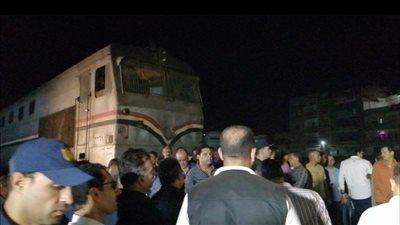 وزير النقل يعاين غرفة التحكم الآلى بموقع حادث قطارى الشرقية