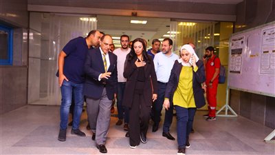 وزيرة التضامن تزور مصابي حادث تصادم قطاري الشرقية بمستشفى جامعة الزقازيق والأحرار (صور)