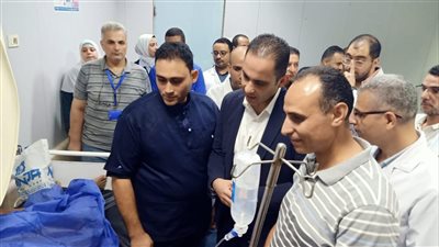 نائب وزير الصحة يطمئن على حالة مصابي حادث قطاري الزقازيق 