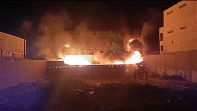 استدعاء مالك مخزن خردة نشب به حريق في مدينة نصر