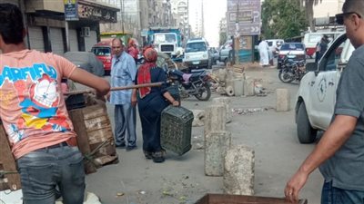 حملات مكبرة لرفع الإشغالات والإعلانات المخالفة بالزقازيق 