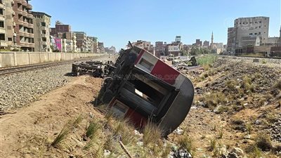 بعد حادث الزقازيق، تسيير حركة القطارات وارتفاع حالات الوفاة إلى 4 أشخاص (بث مباشر) 