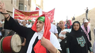 الطرق الصوفية تحتفل بذكرى المولد النبوي.. مواكب بالآلاف في محيط أضرحة آل البيت.. ترديد الأناشيد والمدائح النبوية.. وهذه أبرز الطقوس الاحتفالية