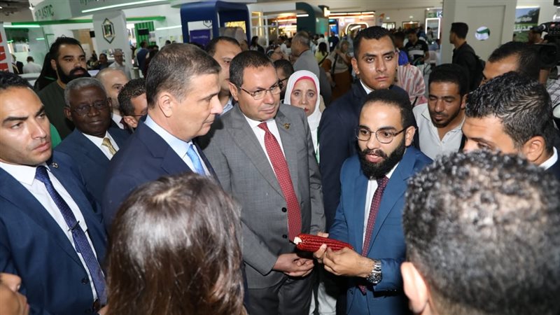 وزير الزراعة يفتتح