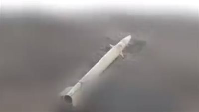 الحوثيون ينشرون لحظة الهجوم الصاروخي على تل أبيب (فيديو)