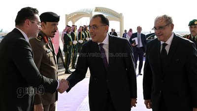 رئيس الوزراء يصل الرياض في زيارة رسمية (صور) 