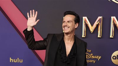 جوائز الإيمي، توافد النجوم على السجادة الحمراء للنسخة 76 (صور)