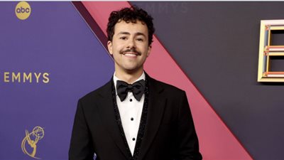 جوائز الإيمي، الممثل المصري العالمي رامي يوسف على السجادة الحمراء للحفل (فيديو)