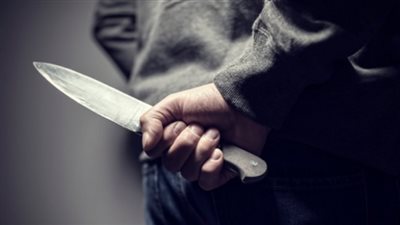 زوج يعتدي على زوجته بسكين بسبب خلافات أسرية في سوهاج