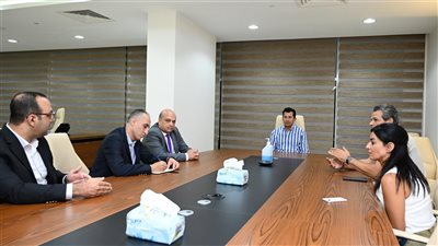 وزير الرياضة يناقش ترتيبات استضافة بطولة العالم للبادل 