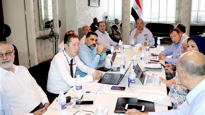 وزير قطاع الأعمال العام يستعرض مستجدات المشروع القومي لتطوير صناعة الغزل والنسيج