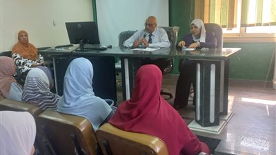 مدير التأمين الصحي يجتمع بفرق الكشف المبكر لفيروس سي 