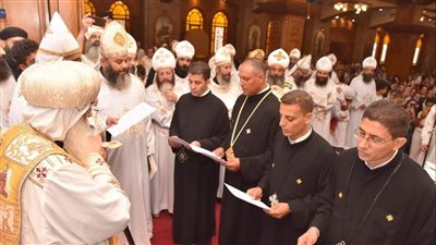 الأنبا دوماديوس يرسم ٤ كهنة جدد للخدمة في إيبارشية ٦ أكتوبر