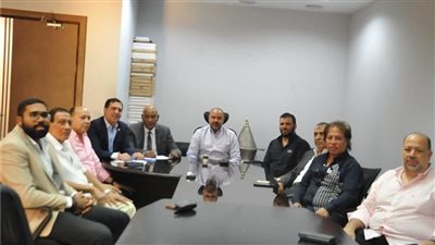  الدوري مهدد بـ