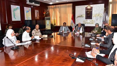 محافظ الأقصر يتابع جاهزية كافة الجهات المشاركة في مبادرة بداية