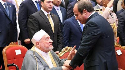 مواقف إنسانية ولقطات مضيئة، تفاصيل حفل المولد النبوي بحضور السيسي والطيب (صور)