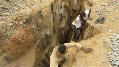 مغارة على بابا، لحظة عثور سودانيين على منجم ذهب بالصدفة (فيديو)