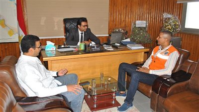 وكيل صحة سوهاج يناقش رفع مستوى الخدمات للمرضى والمصابين