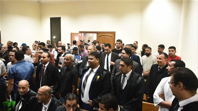 شاهد فرحة أصدقاء أحمد فتوح والسجود على الأرض بعد قرار إخلاء سبيله (فيديو)