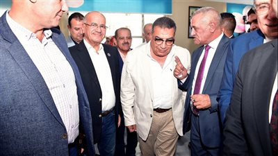 محافظ الدقهلية يتفقد مدرىسة عمر بن عبدالعزيز التجريبية في الجلاء بعد تطويرها 