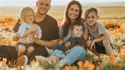 بالتواصل الفعال والحزم، قواعد تربية الأطفال بالحب