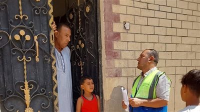 حملات طرق الأبواب للتوعية بمشروعات توسعات الصرف الصحي بقرى الفيوم