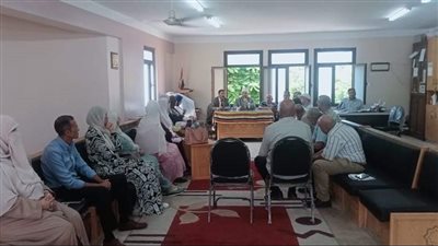 استعدادا للعام الدراسي، رئيس منطقة الإسكندرية الأزهرية يجتمع بمديري الإدارات وموجهي العموم