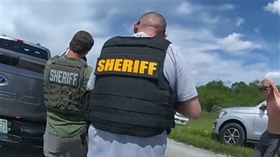 لحظة اعتقال المشتبه به في محاولة اغتيال ترامب (فيديو)