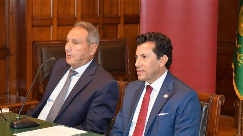 وزير الشباب يشهد