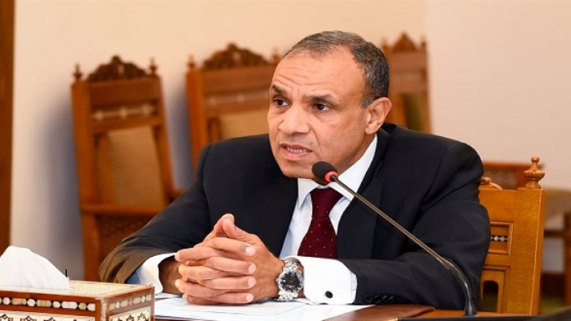 الدكتور بدر عبد العاطى