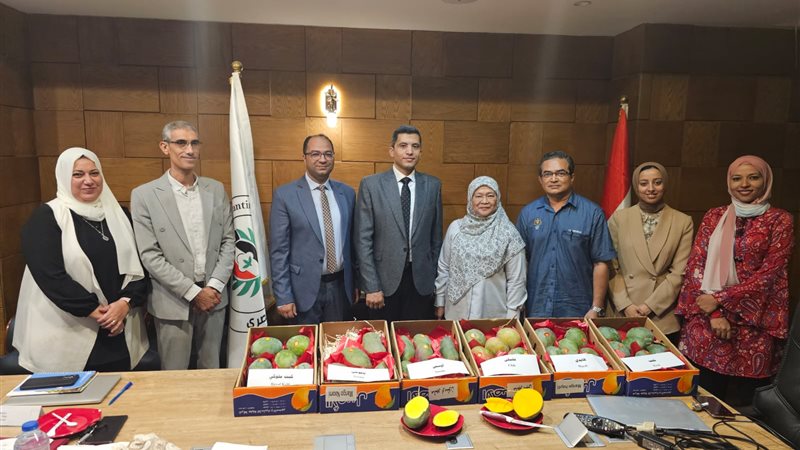 وفد ماليزي يزور الحجر