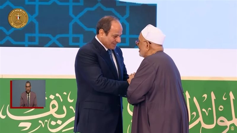 الرئيس السيسي يكرم